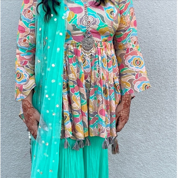 Shalwar kameez Kurta top Ghagra style pants in green multi color Duppatta XS-S - Picture 16 of 17